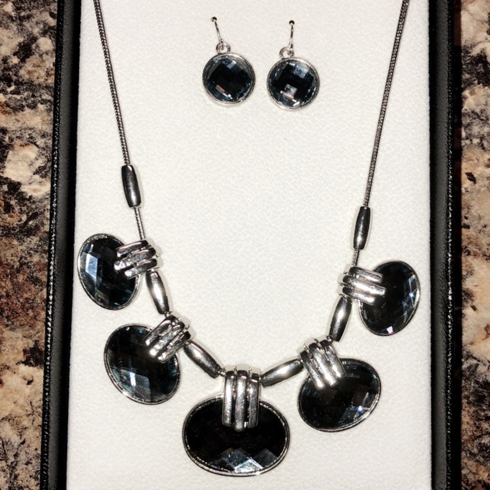 Necklace and earring set